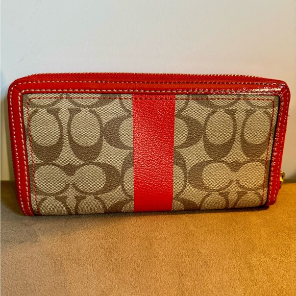 Coach zippered wallet in orange. - Picture 3 of 10